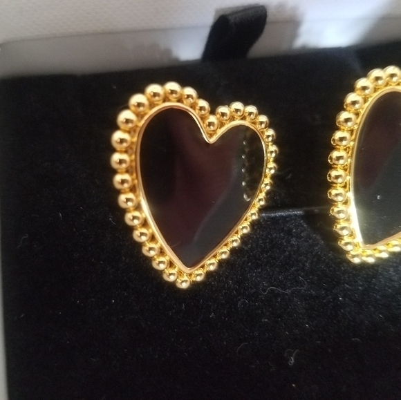 Black Heart shaped Earrings - Picture 3 of 7